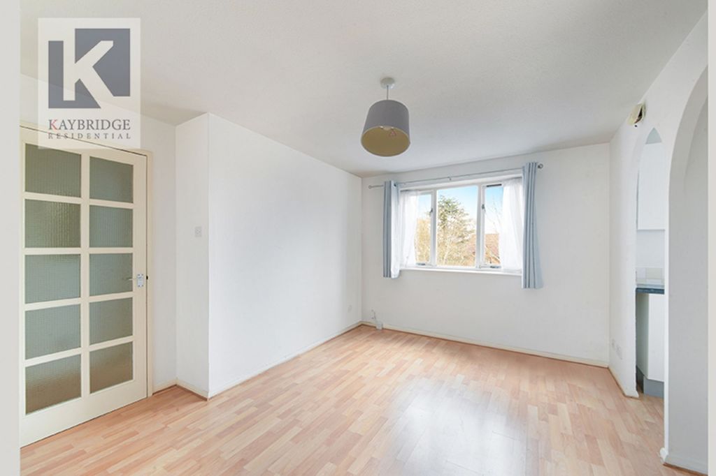 Property photo 3 of 12 Percy Gardens, Worcester Park