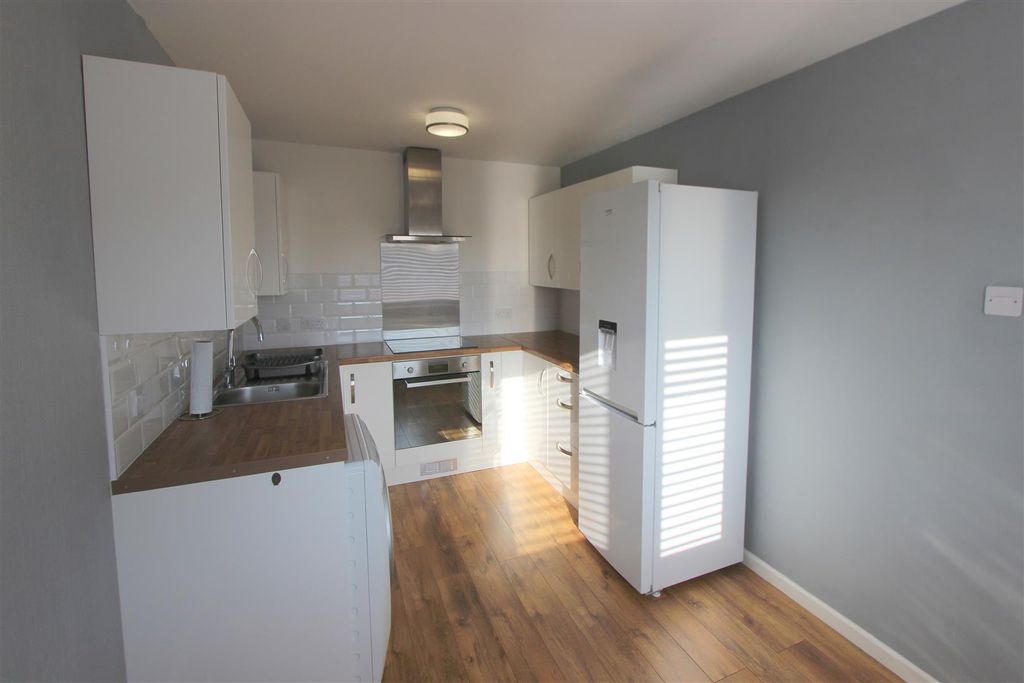 Property photo 3 of 8 Kitchen/Diner