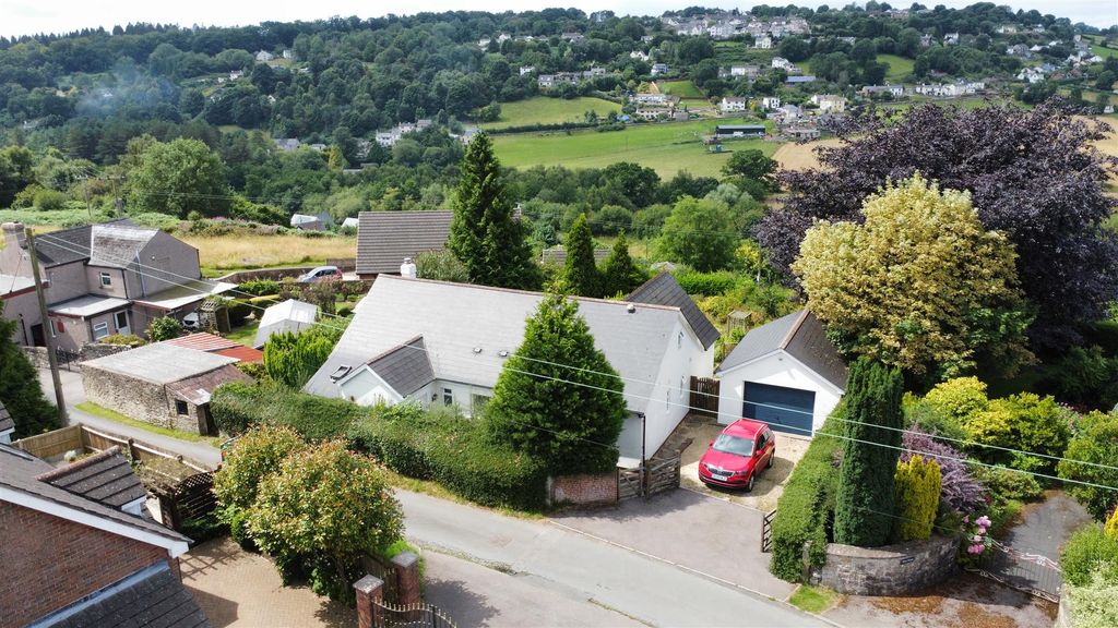 Property photo 1 of 32