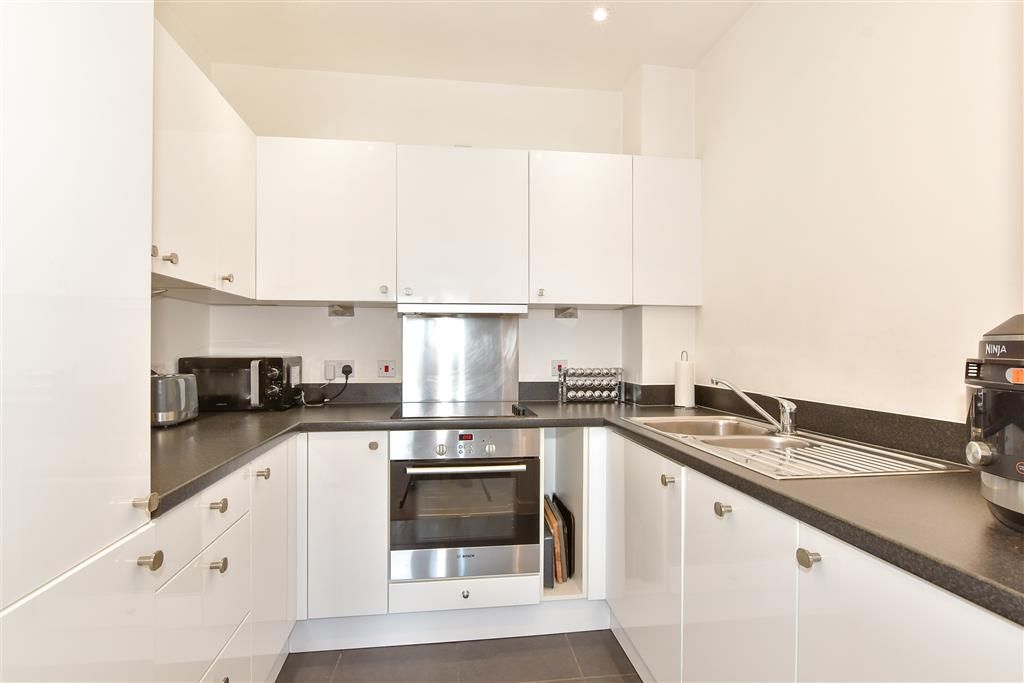 Property photo 3 of 11 Kitchen