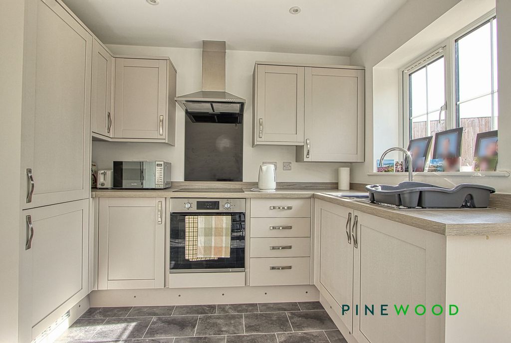 Property photo 3 of 16 Kitchen / Diner