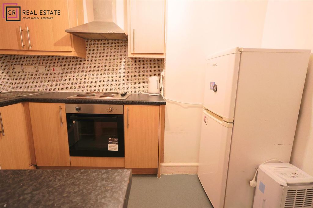 Property photo 2 of 7 Kitchen