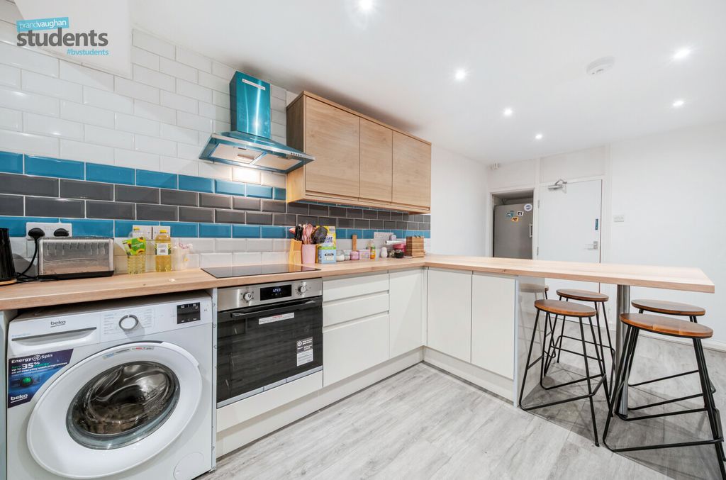 Property photo 2 of 13 B96F03Bb-c035-4B8...