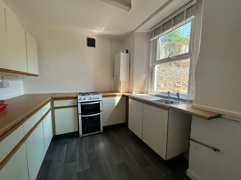 Property photo 3 of 7 Kitchen