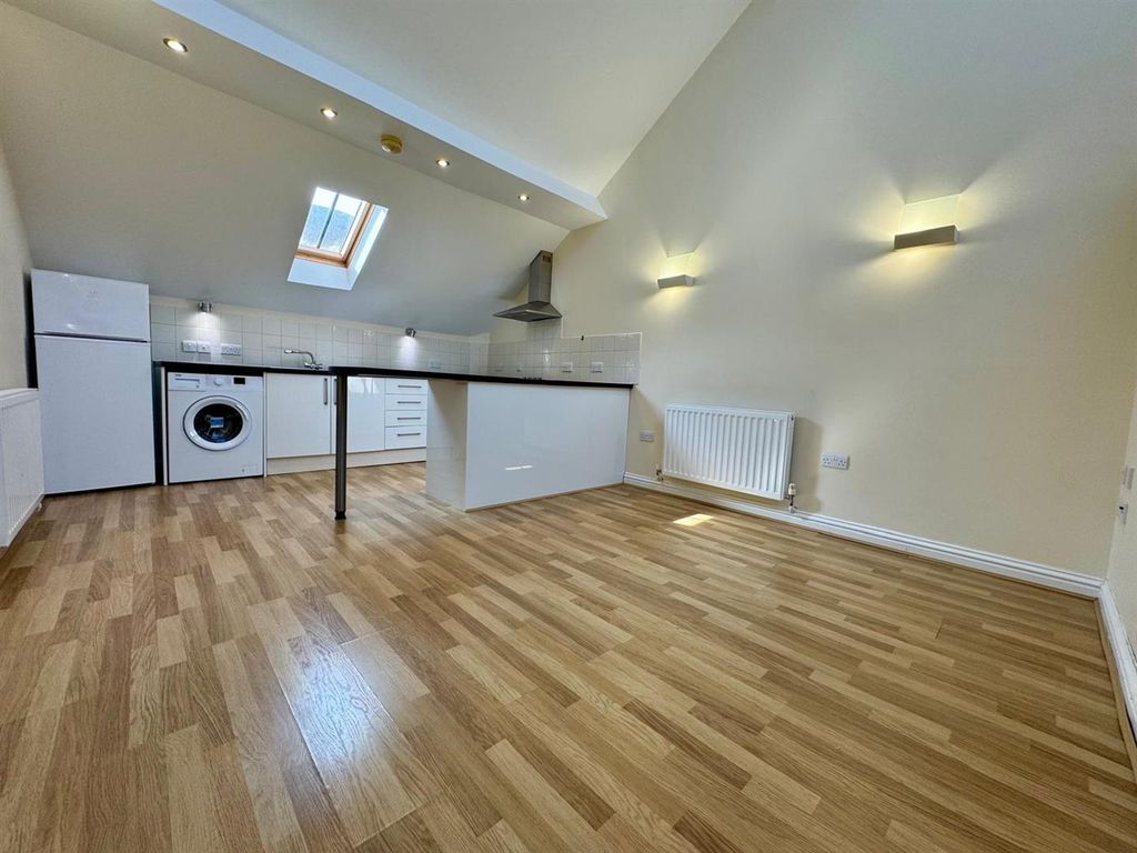 Property photo 1 of 6 3 Mkt St Kit.Jpeg