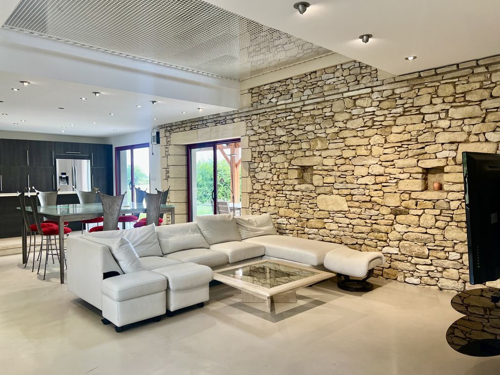 Property photo 3 of 20