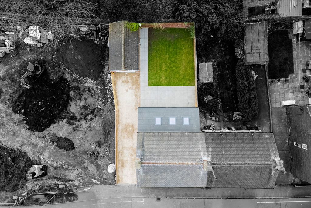 Property photo 2 of 25