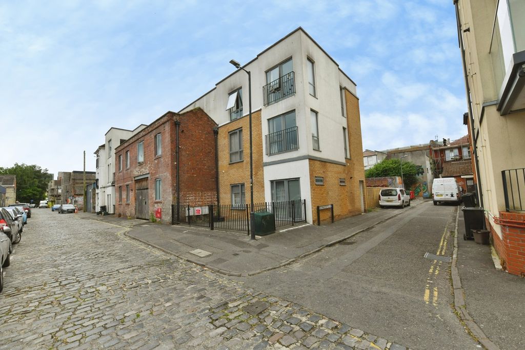 Property photo 1 of 20 Pbox-Img.Jpg