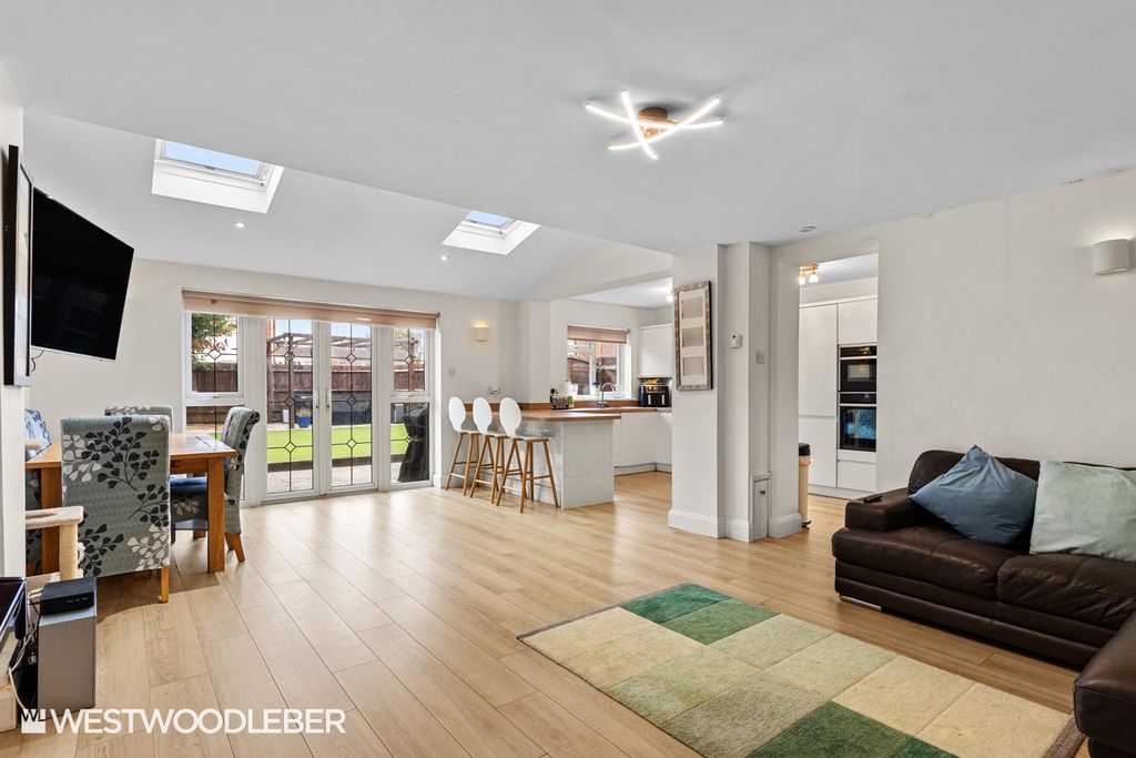 Property photo 2 of 26 Lyttonsway_10.Jpg