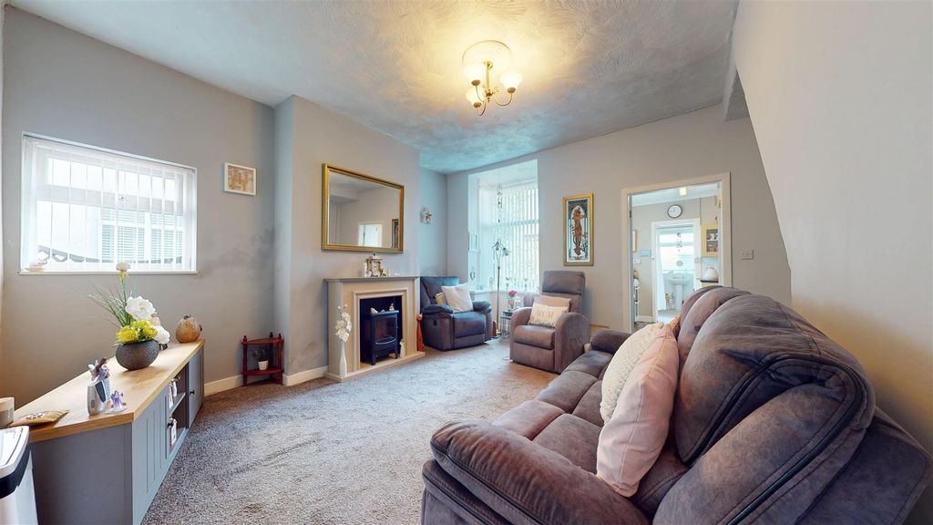 Property photo 2 of 25 Kenyons South Lane Reception Room