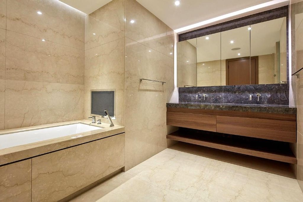 Property photo 3 of 22 Bathroom