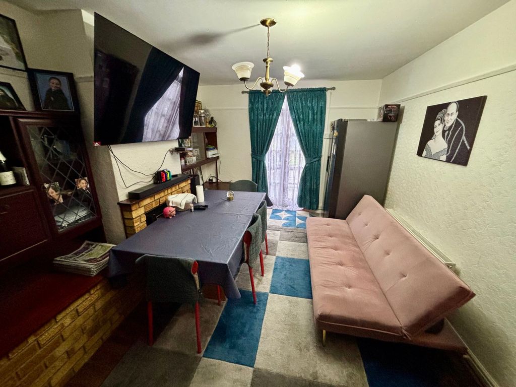 Property photo 3 of 12