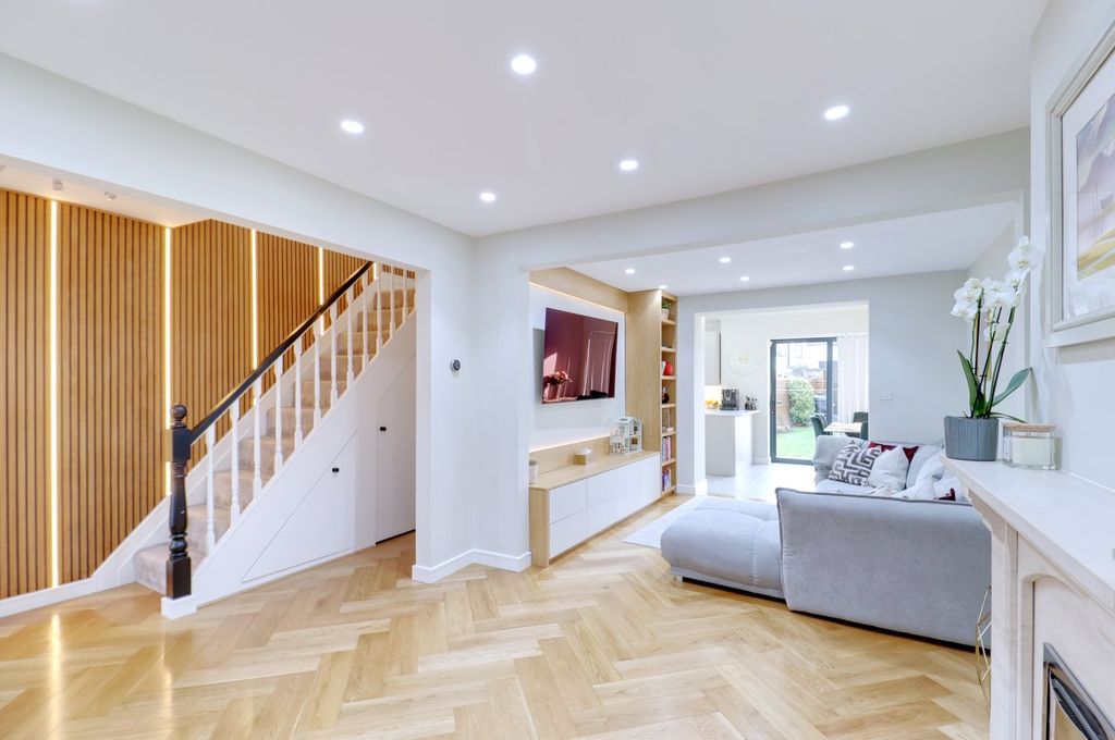 Property photo 2 of 23