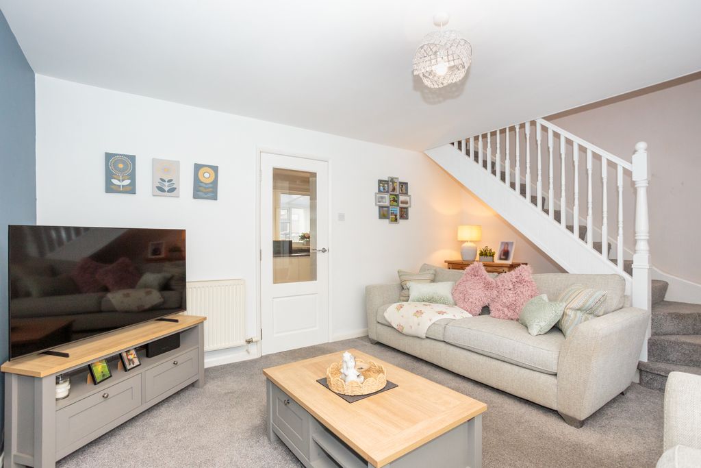 Property photo 2 of 27 Living Room