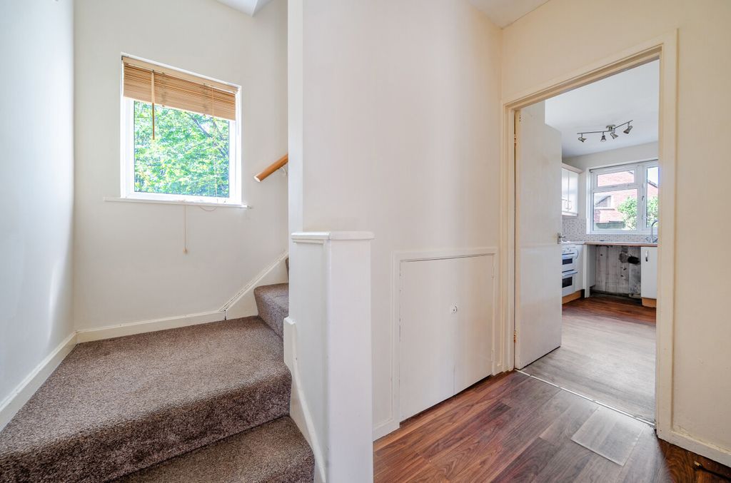 Property photo 3 of 17 1447990-7-69E8Ece...