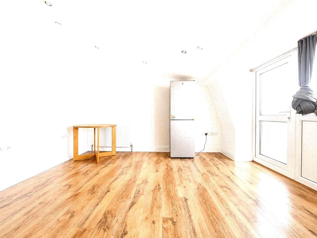 Property photo 3 of 7 Picture No. 05