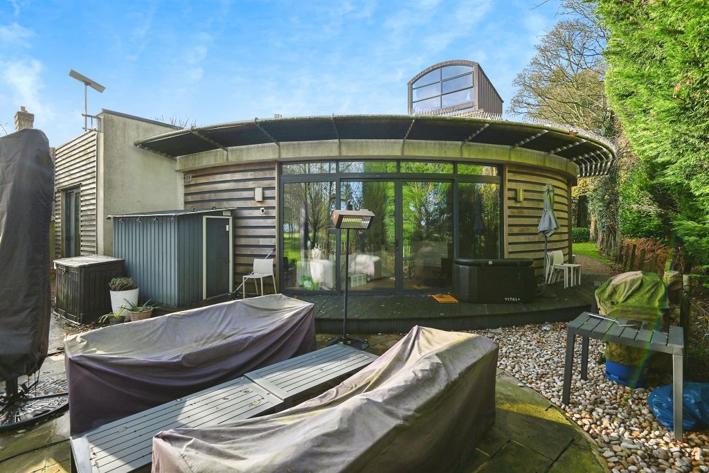 Property photo 2 of 17