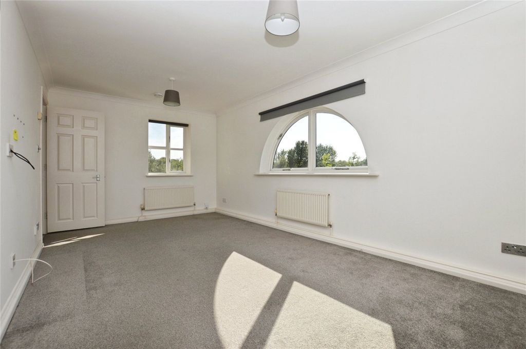 Property photo 3 of 8 Picture No. 02