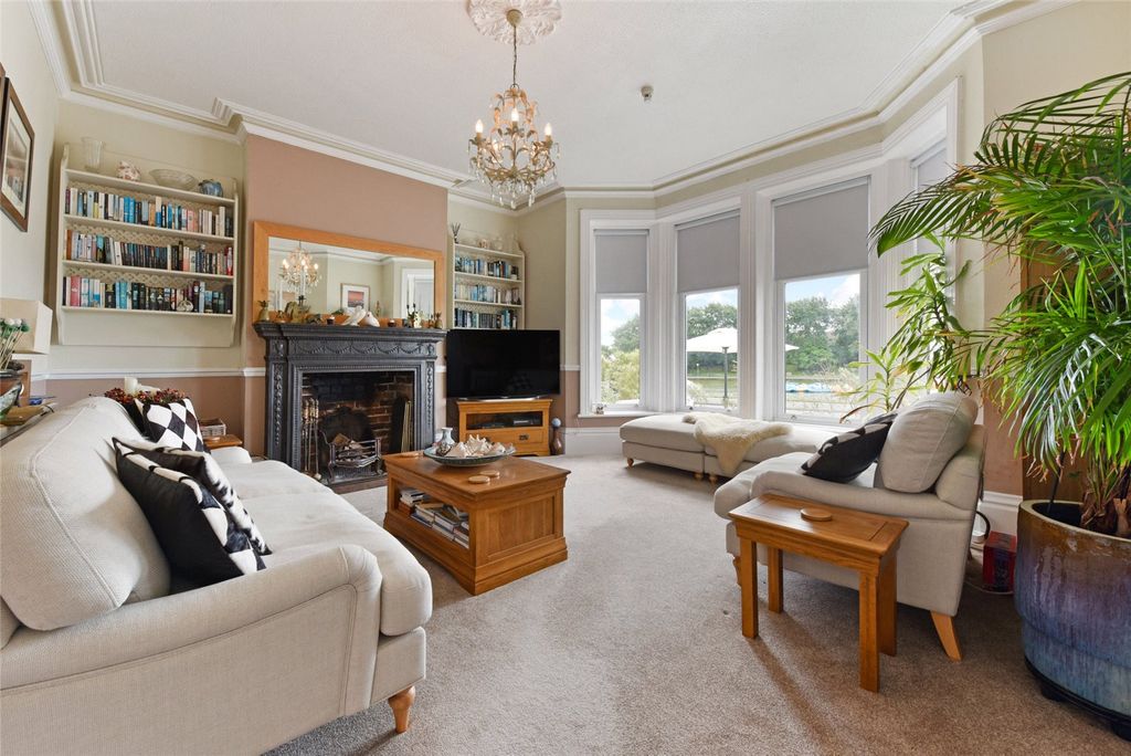 Property photo 3 of 20 Sitting Room