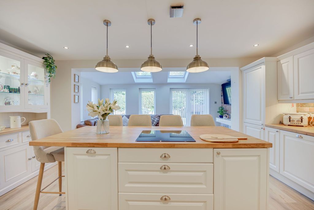 Property photo 2 of 25