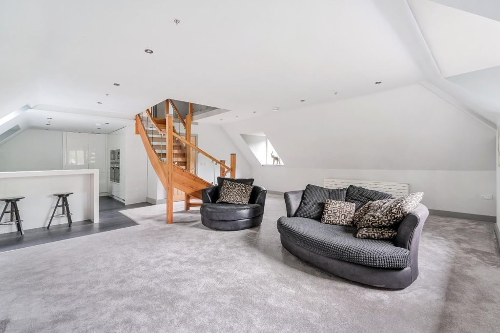 Property photo 3 of 15 Oakdene (11).Jpg