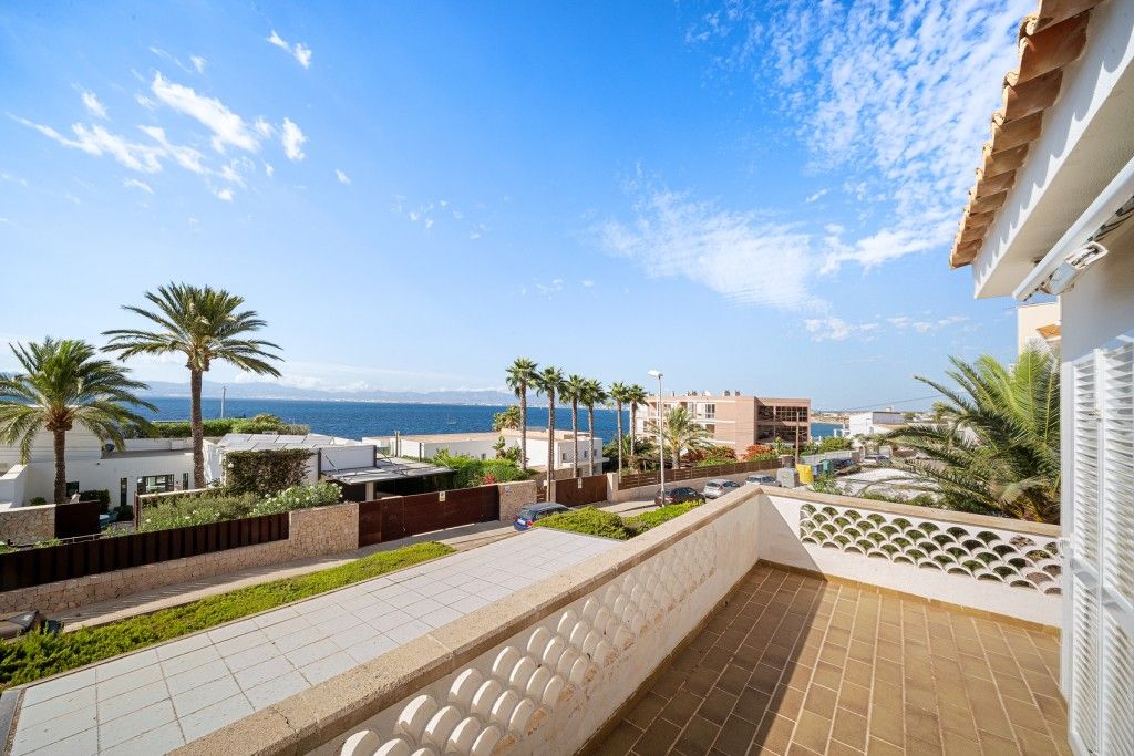 Property photo 2 of 17 Terrace