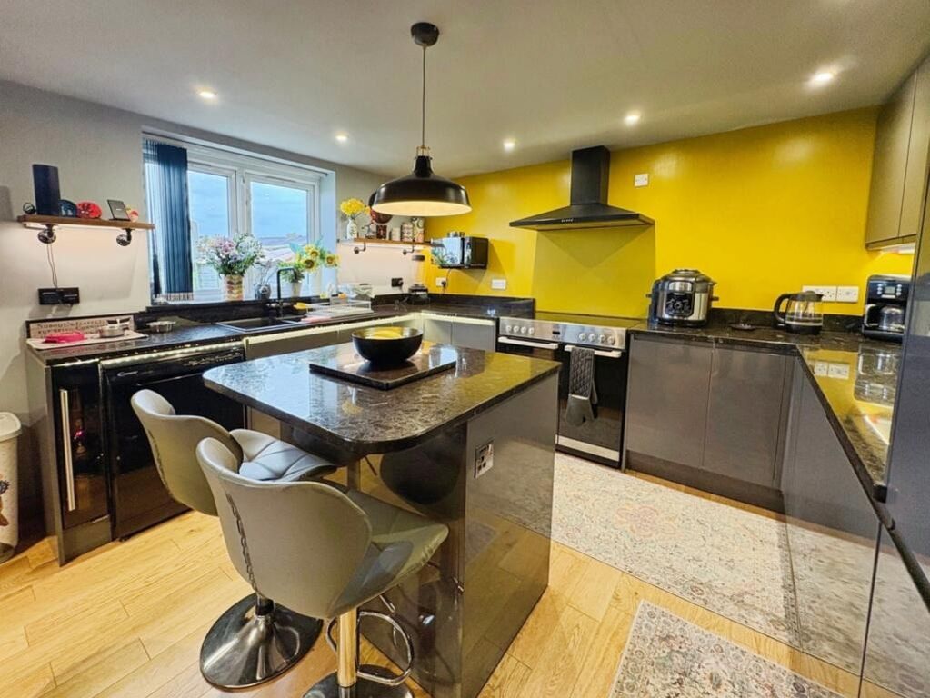 Property photo 2 of 20 4852171