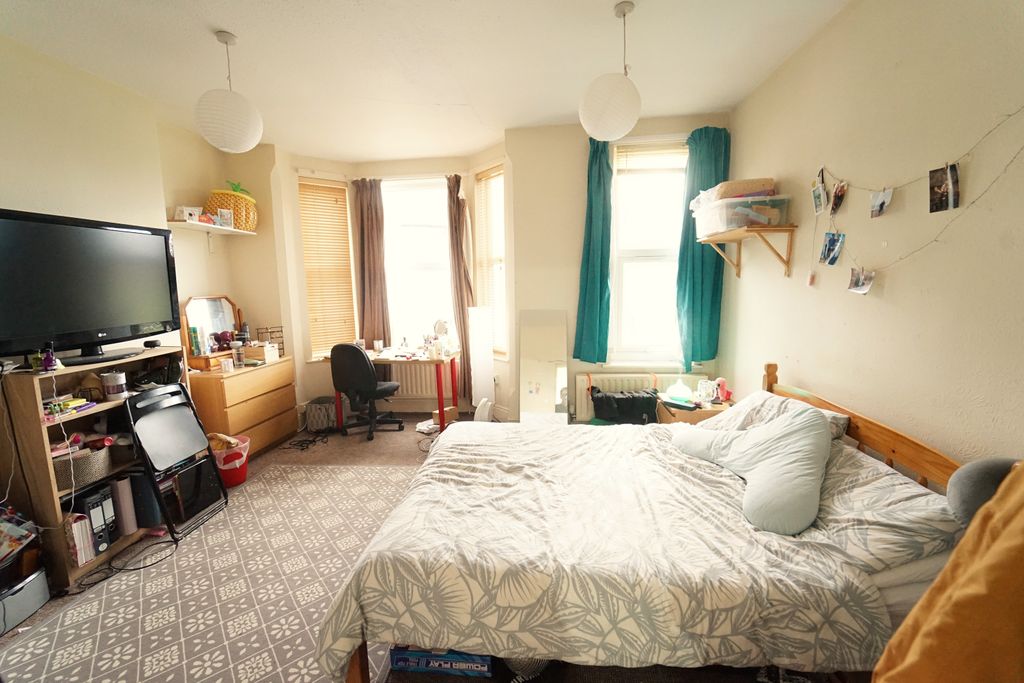 Property photo 3 of 9 Bedroom