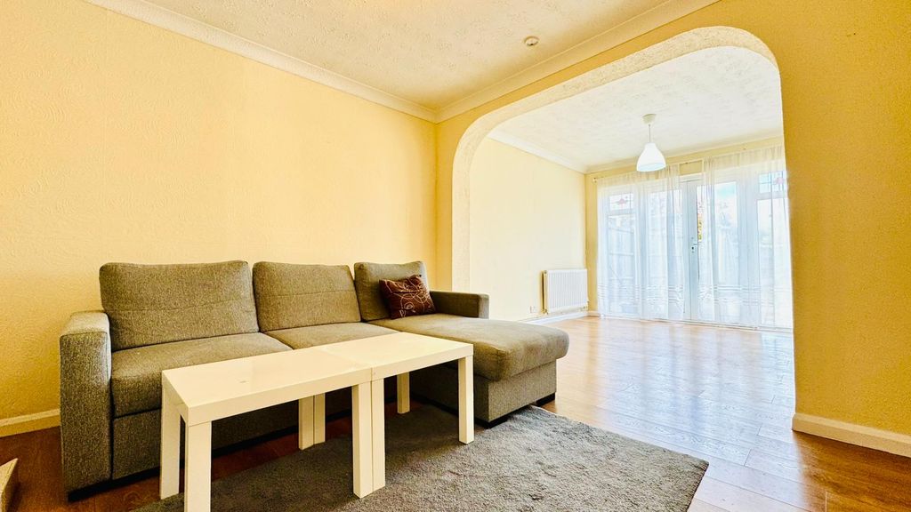 Property photo 2 of 9