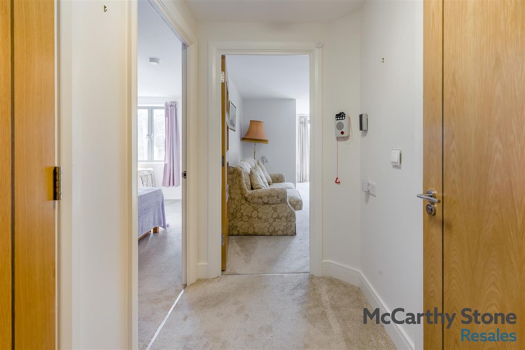 Property photo 2 of 42 8682568-Interior19.Jpg