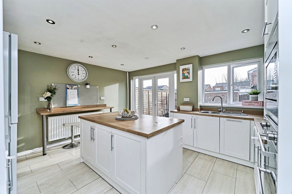 Property photo 2 of 21