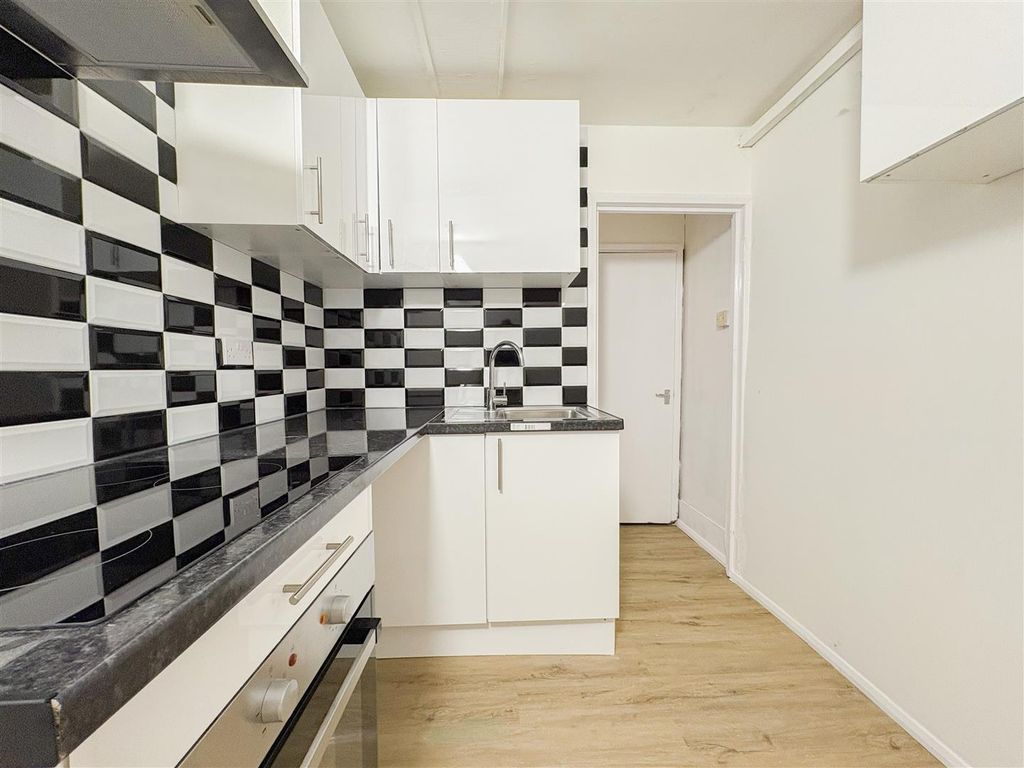 Property photo 3 of 13 Kitchen