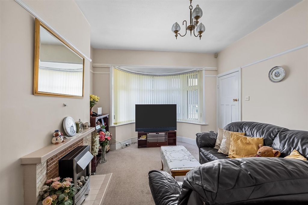 Property photo 2 of 20 Lounge