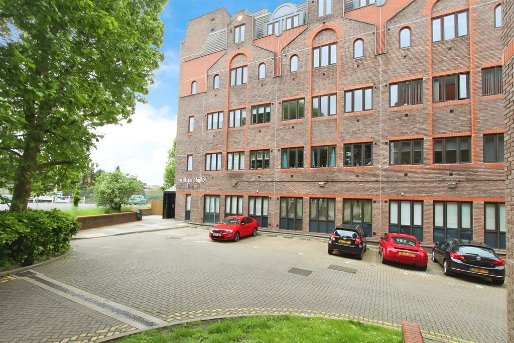 Property photo 1 of 11 External