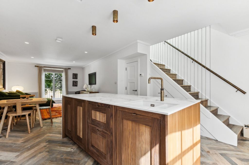 Property photo 1 of 16 Kitchen / Reception