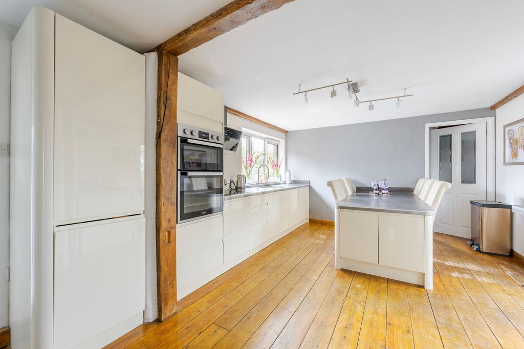 Property photo 3 of 26