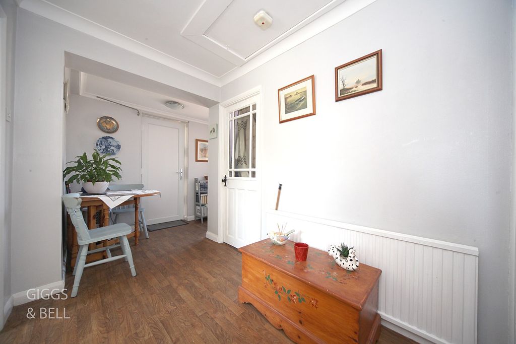 Property photo 2 of 18 5306804