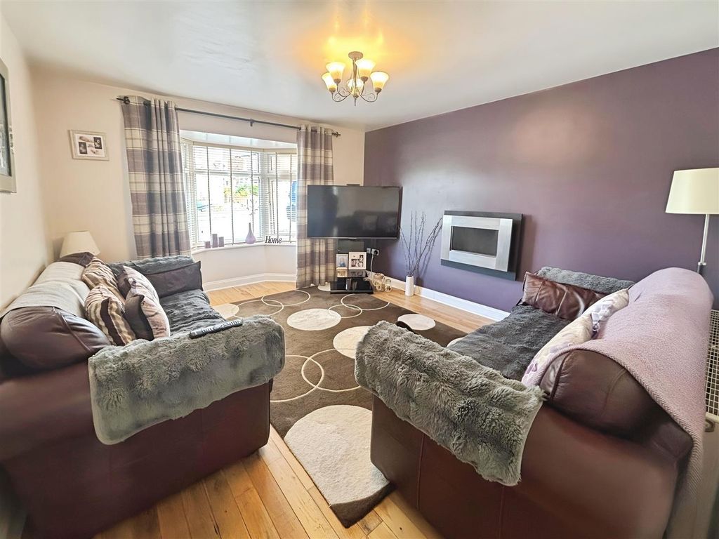 Property photo 3 of 33 0E14E168-5l56Lu9L402Maukje3Sm2Q.Jpg
