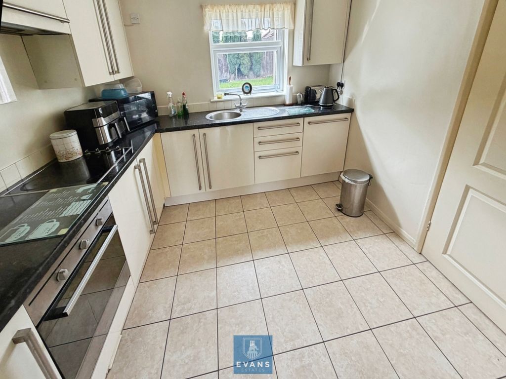 Property photo 3 of 15 Kitchen