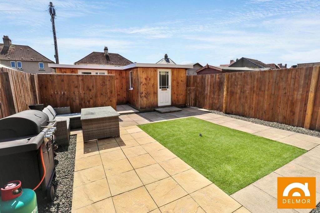 Property photo 2 of 23