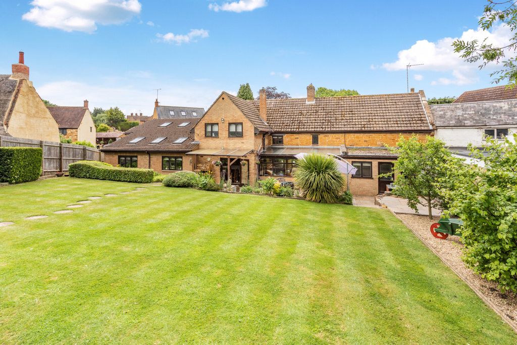 Property photo 2 of 47