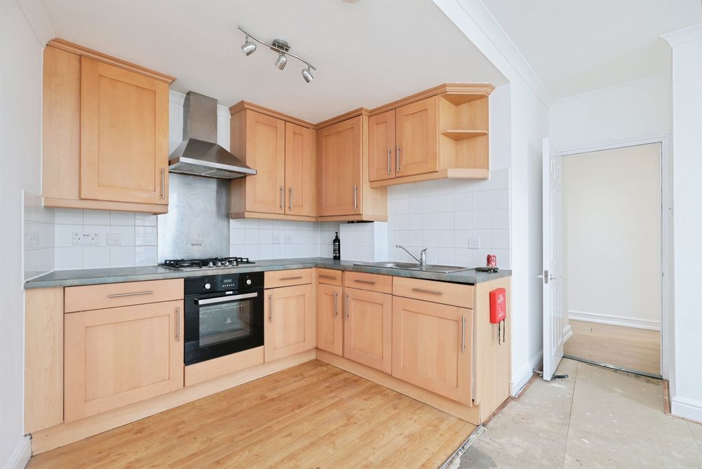 Property photo 3 of 31