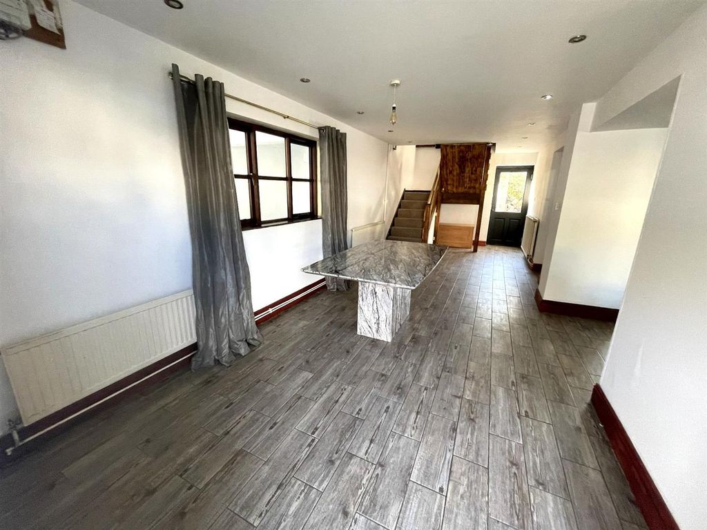 Property photo 3 of 25