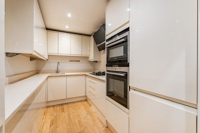 Property photo 3 of 13 Kitchen