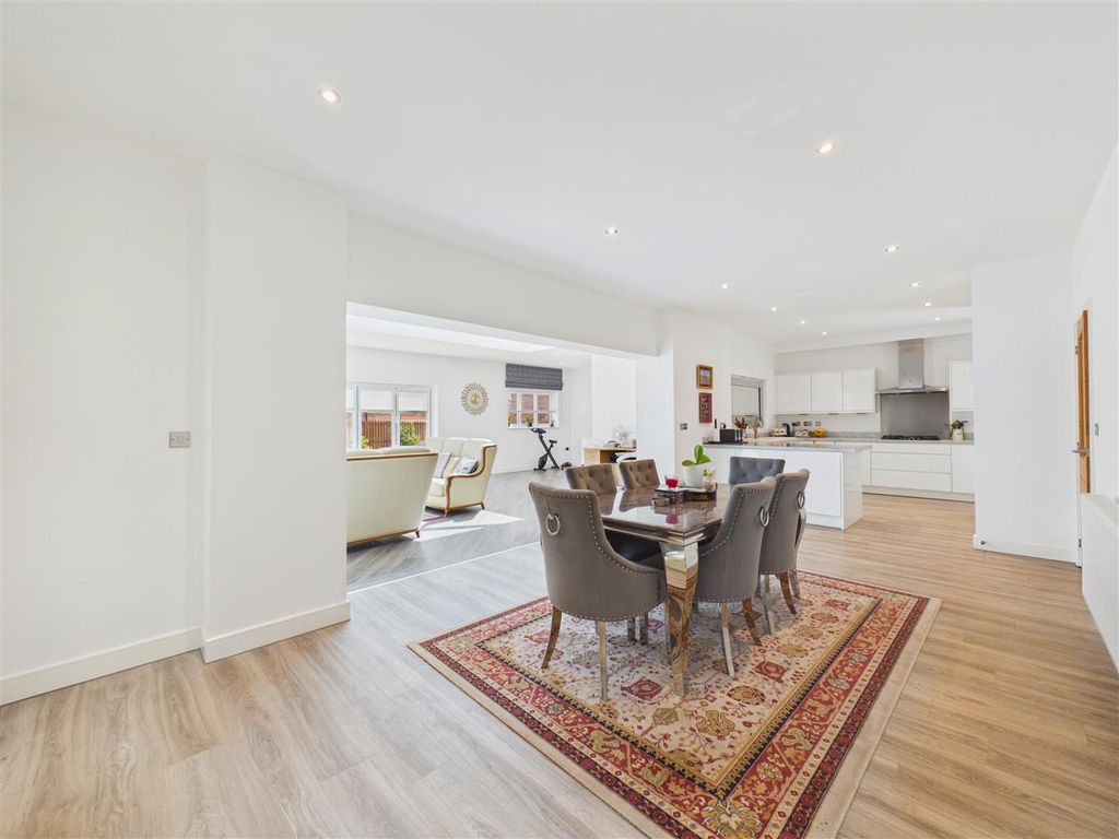 Property photo 2 of 29 Open Plan Kitchen