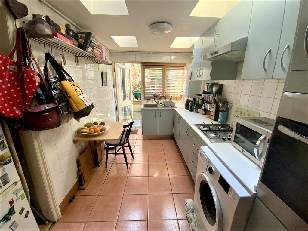 Property photo 3 of 9 Kitchen.Jpg