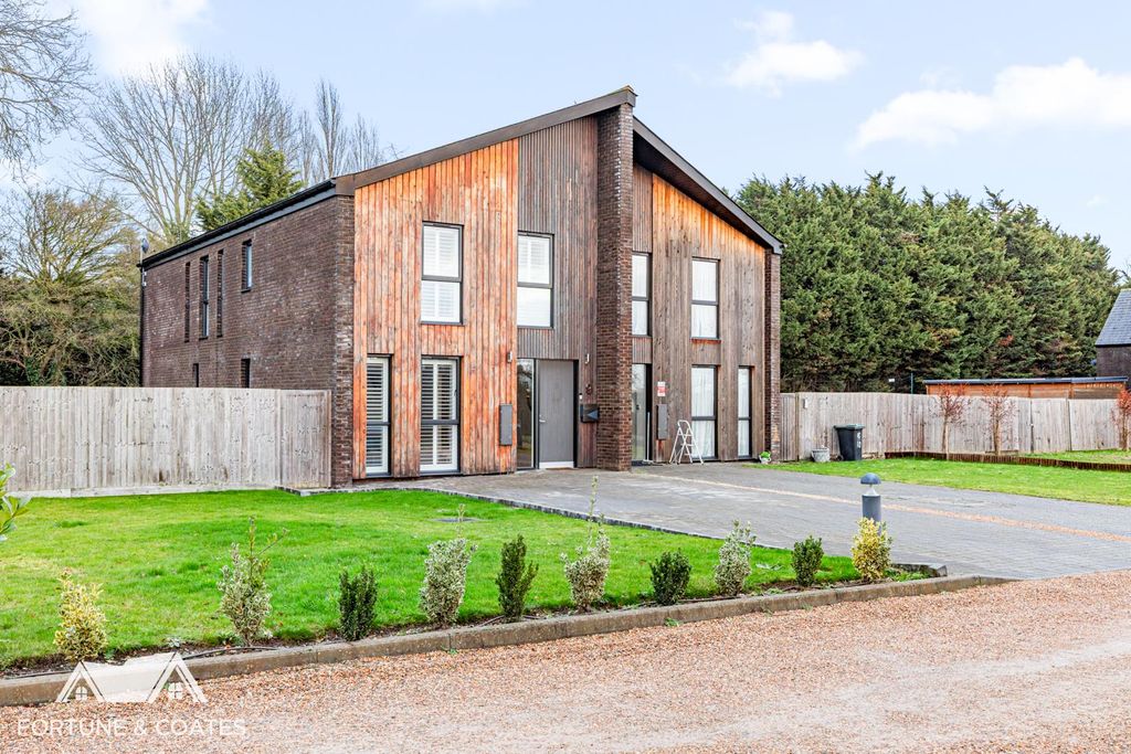 Property photo 1 of 24 Hastingwoodpark_1.Jpg