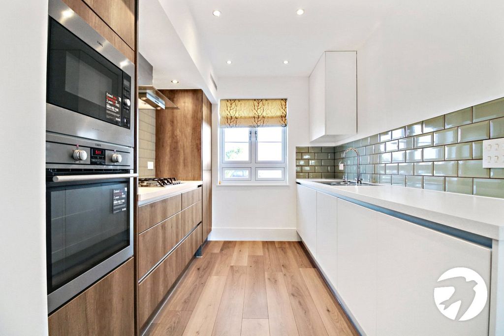Property photo 1 of 11 Kitchen