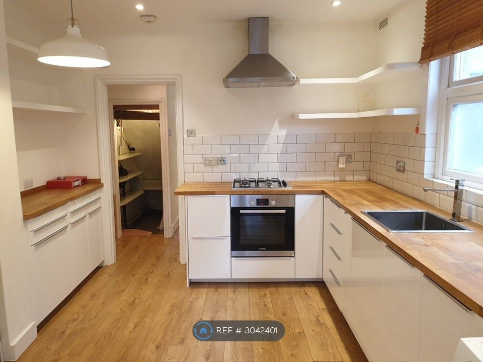 Property photo 1 of 9 Kitchen