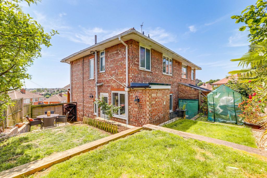Property photo 2 of 25